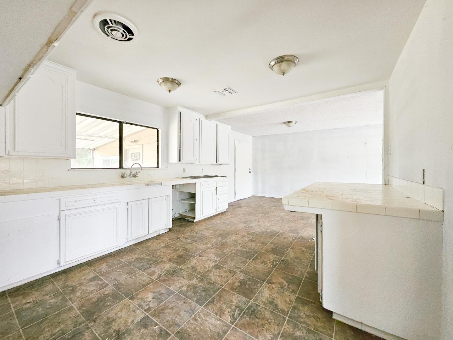 Detail Gallery Image 10 of 22 For 2416 Roble Ave, Modesto,  CA 95354 - 3 Beds | 1 Baths