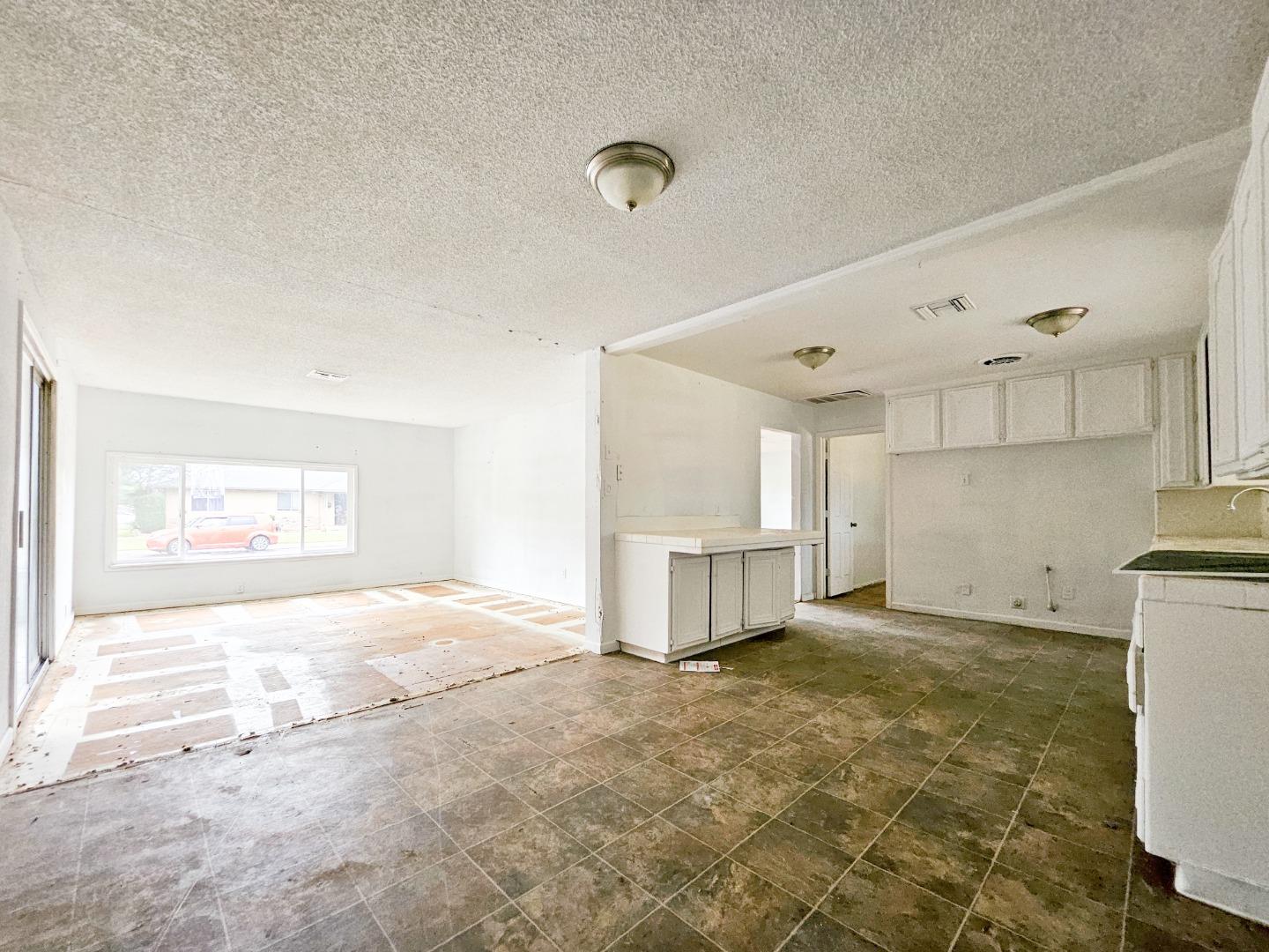 Detail Gallery Image 8 of 22 For 2416 Roble Ave, Modesto,  CA 95354 - 3 Beds | 1 Baths