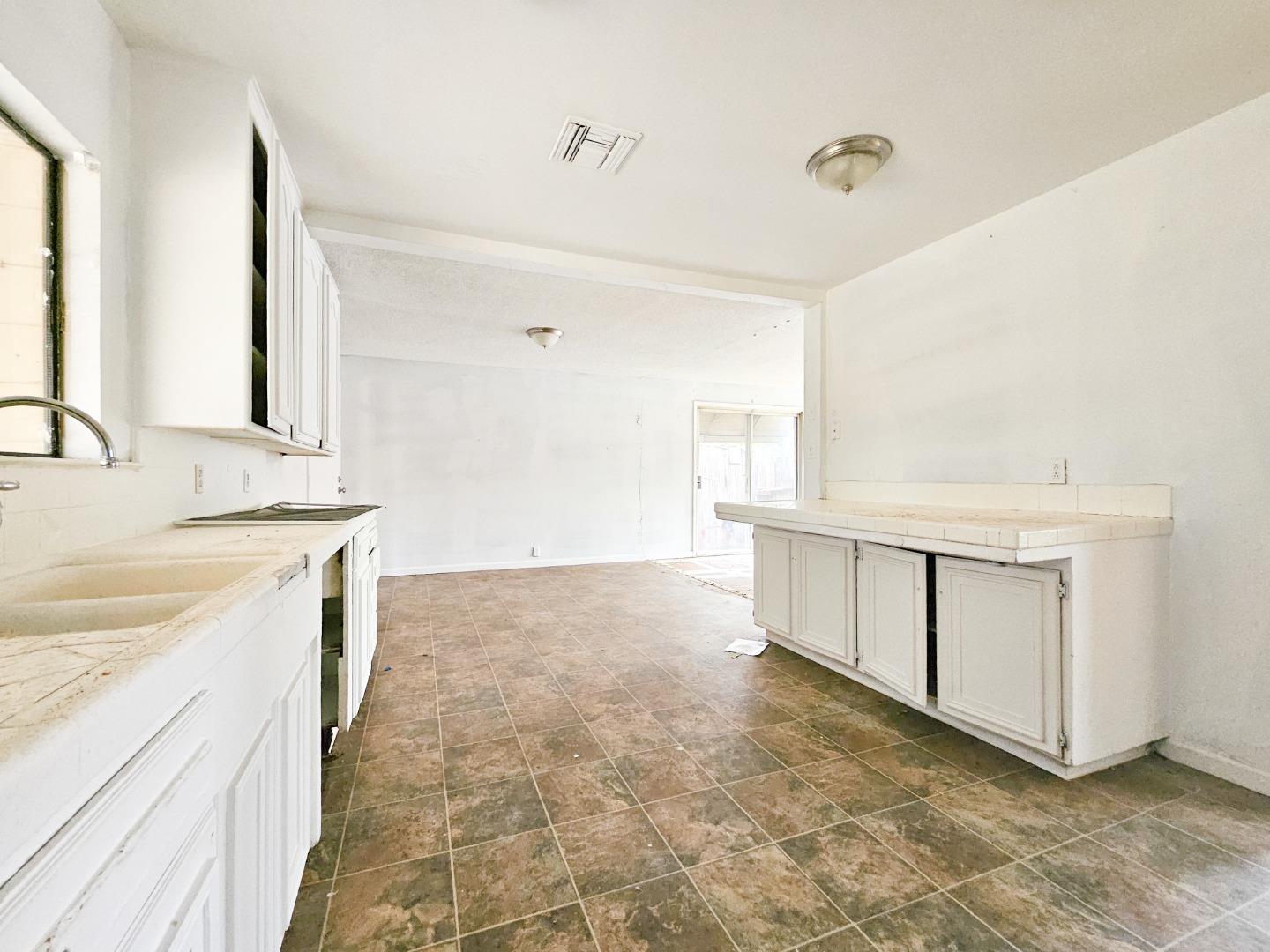 Detail Gallery Image 9 of 22 For 2416 Roble Ave, Modesto,  CA 95354 - 3 Beds | 1 Baths