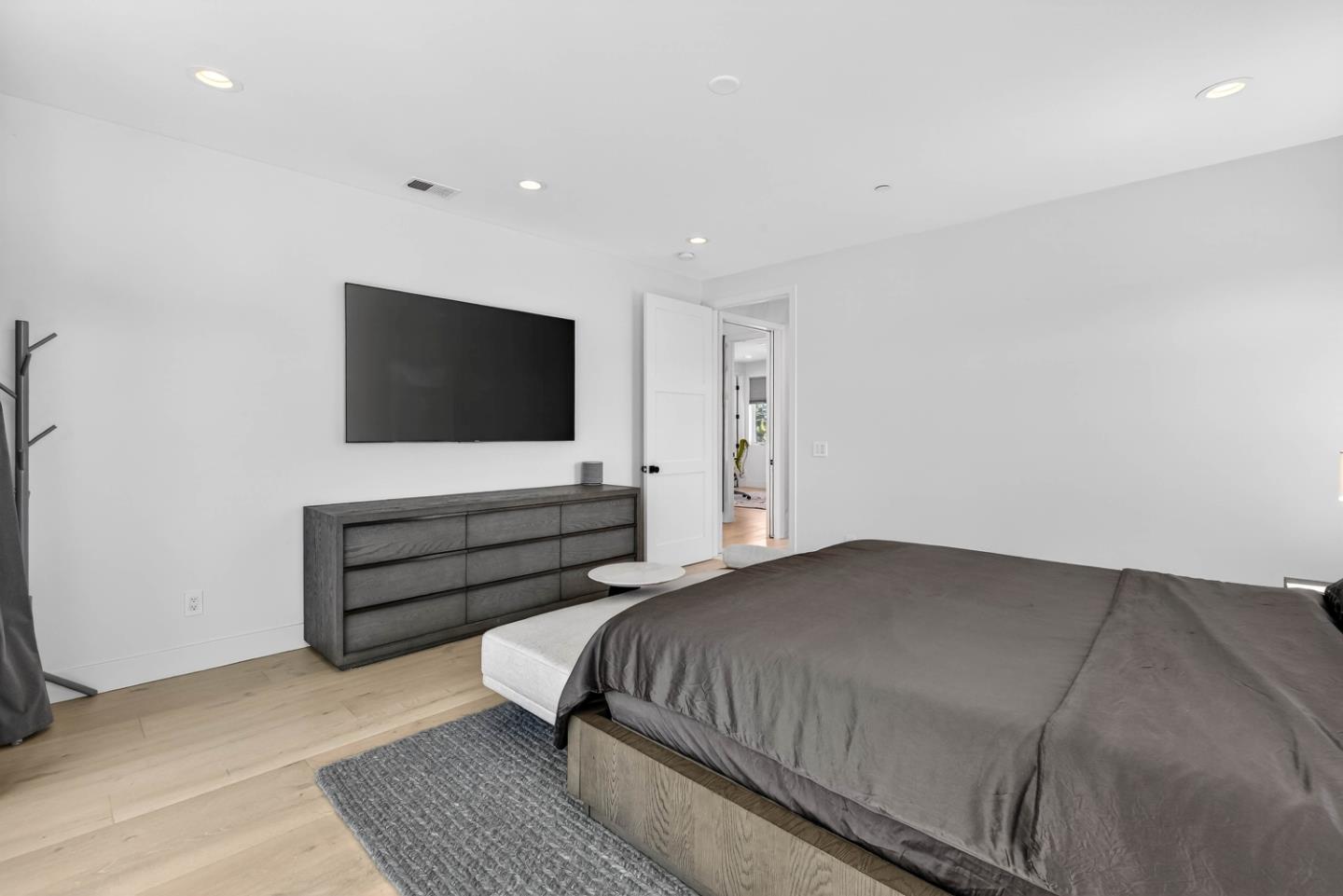 Detail Gallery Image 19 of 52 For 10291 Imperial Ave, Cupertino,  CA 95014 - 6 Beds | 5/1 Baths