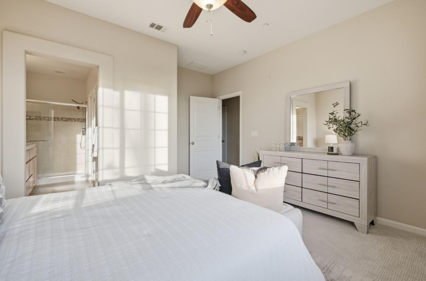 Detail Gallery Image 19 of 36 For 2070 Almaden Rd, San Jose,  CA 95125 - 2 Beds | 2/1 Baths