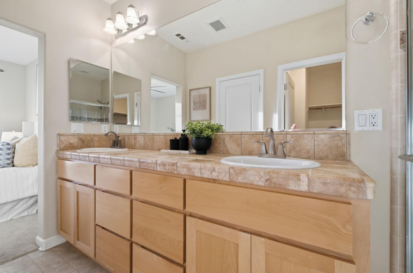 Detail Gallery Image 20 of 36 For 2070 Almaden Rd, San Jose,  CA 95125 - 2 Beds | 2/1 Baths