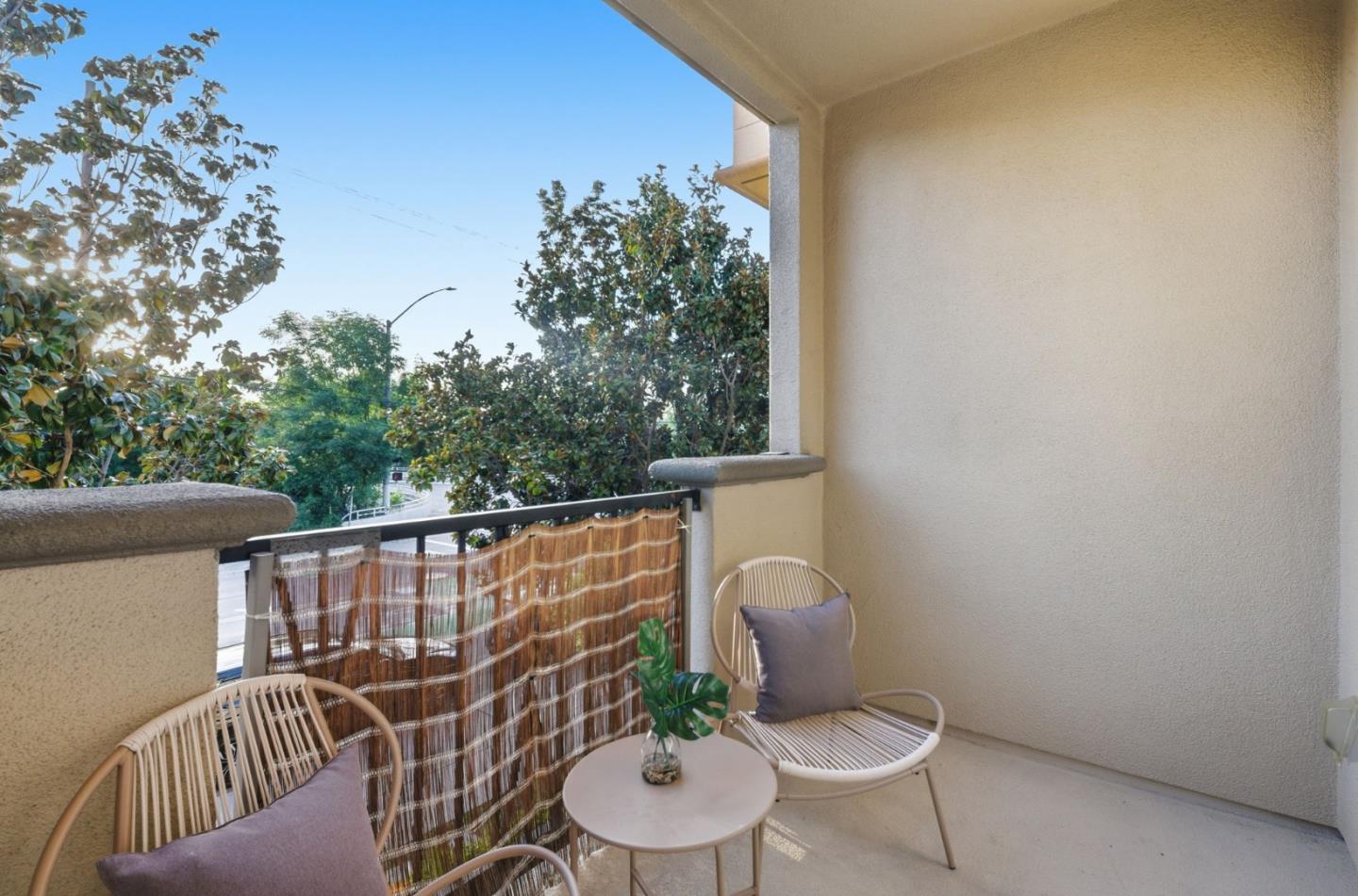 Detail Gallery Image 23 of 36 For 2070 Almaden Rd, San Jose,  CA 95125 - 2 Beds | 2/1 Baths