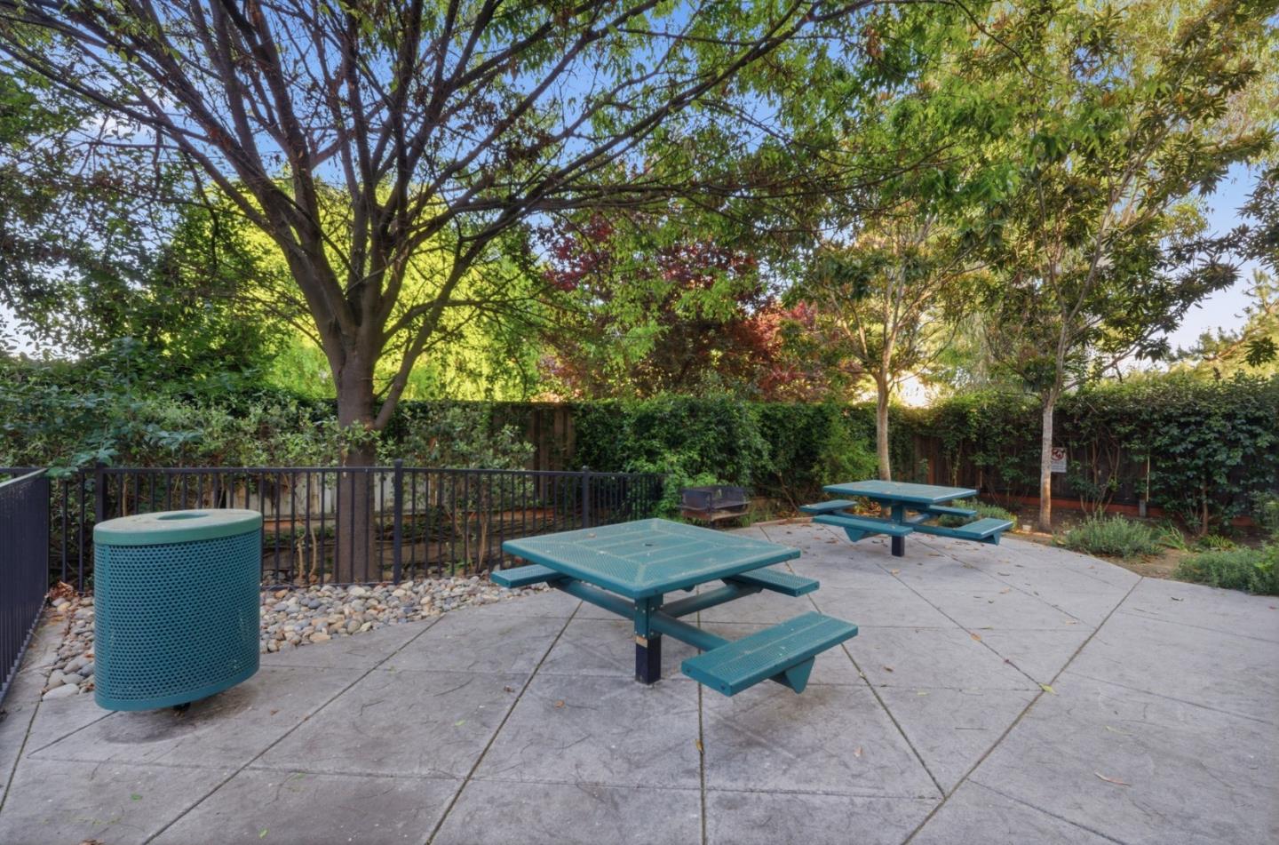 Detail Gallery Image 26 of 36 For 2070 Almaden Rd, San Jose,  CA 95125 - 2 Beds | 2/1 Baths