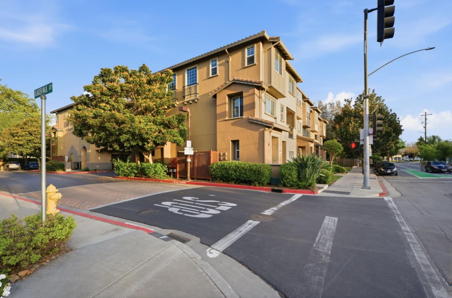 Detail Gallery Image 28 of 36 For 2070 Almaden Rd, San Jose,  CA 95125 - 2 Beds | 2/1 Baths