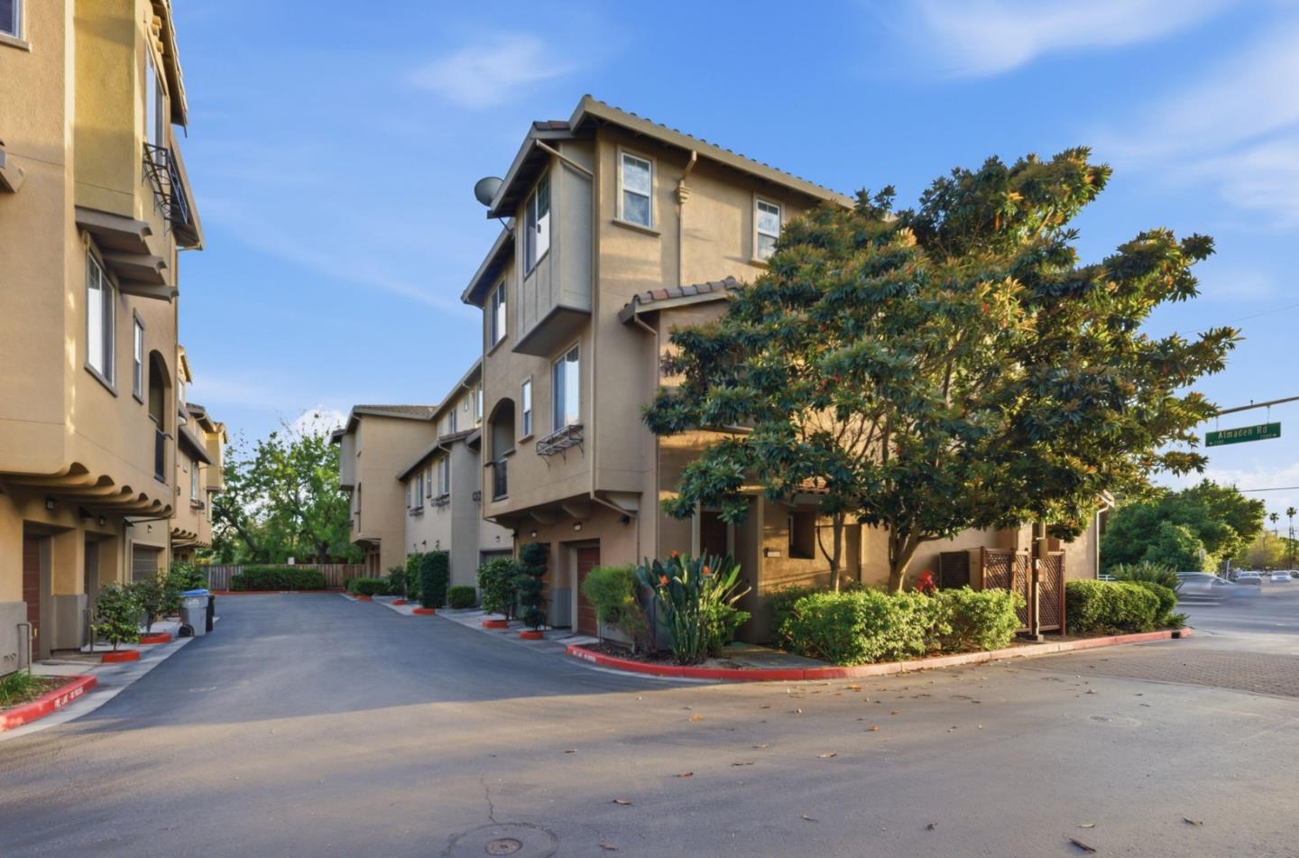 Detail Gallery Image 29 of 36 For 2070 Almaden Rd, San Jose,  CA 95125 - 2 Beds | 2/1 Baths