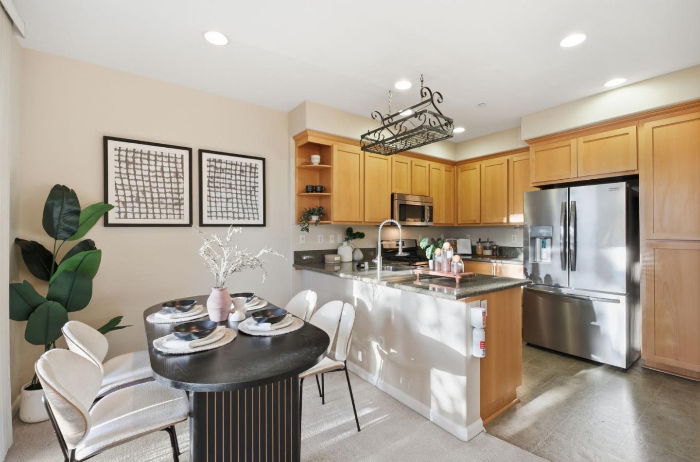 Detail Gallery Image 8 of 36 For 2070 Almaden Rd, San Jose,  CA 95125 - 2 Beds | 2/1 Baths