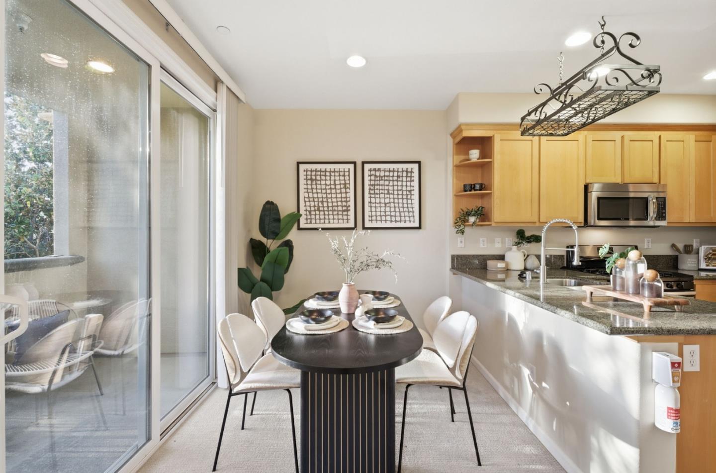 Detail Gallery Image 9 of 36 For 2070 Almaden Rd, San Jose,  CA 95125 - 2 Beds | 2/1 Baths