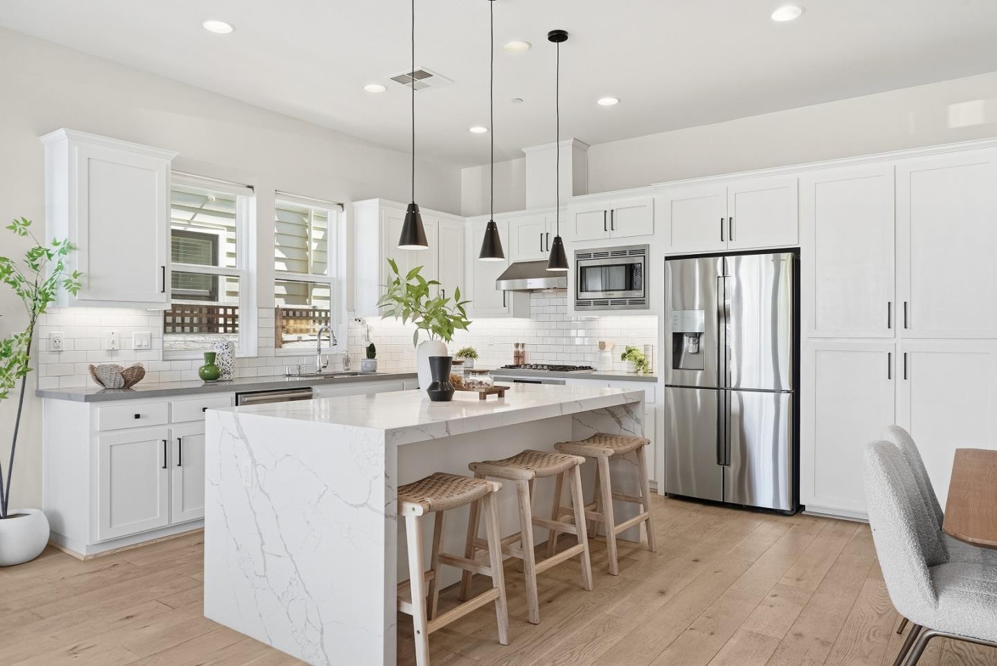 Detail Gallery Image 13 of 49 For 217 Athena Ct, Mountain View,  CA 94043 - 3 Beds | 2/1 Baths