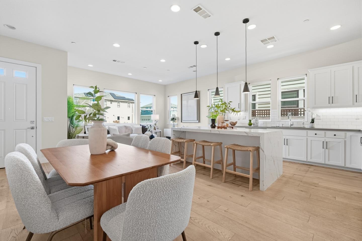 Detail Gallery Image 15 of 49 For 217 Athena Ct, Mountain View,  CA 94043 - 3 Beds | 2/1 Baths