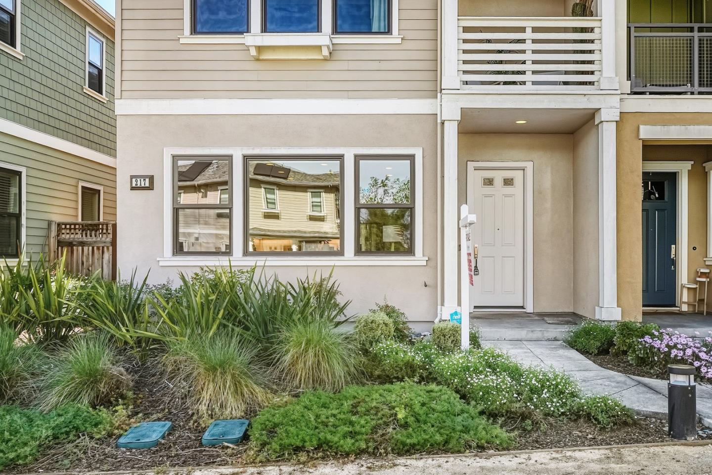 Detail Gallery Image 4 of 49 For 217 Athena Ct, Mountain View,  CA 94043 - 3 Beds | 2/1 Baths