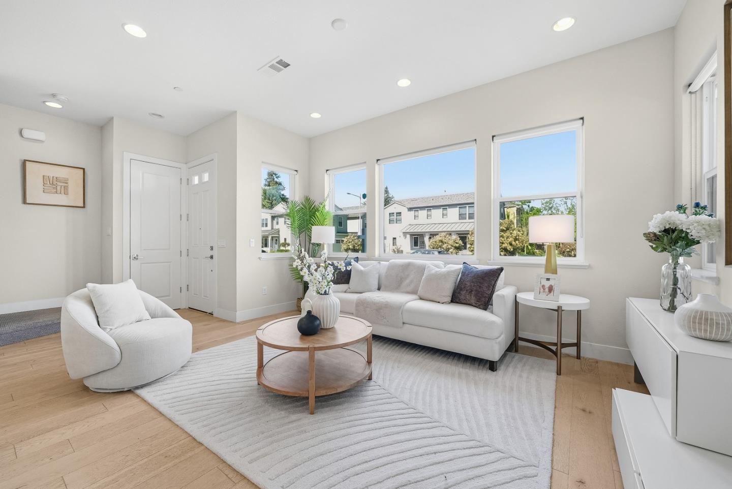 Detail Gallery Image 7 of 49 For 217 Athena Ct, Mountain View,  CA 94043 - 3 Beds | 2/1 Baths