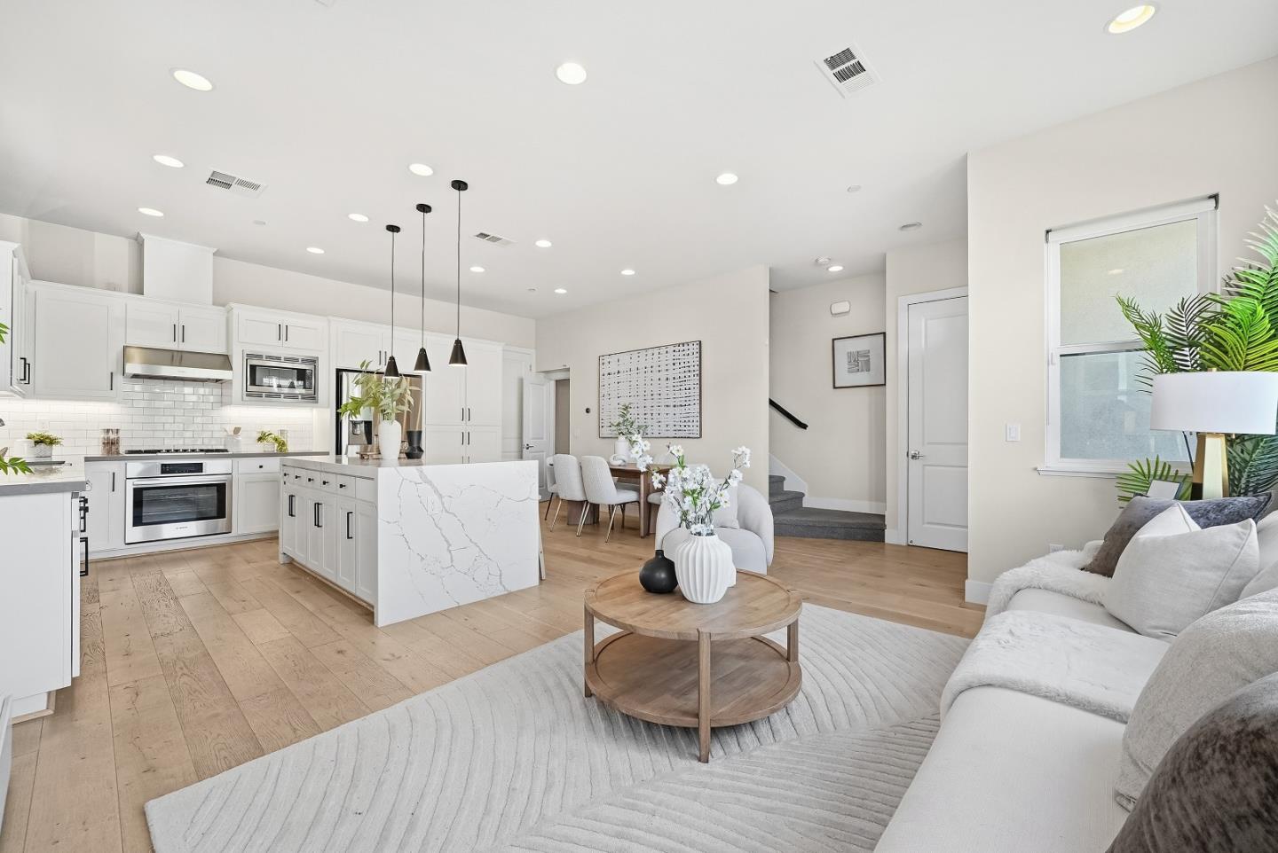 Detail Gallery Image 8 of 49 For 217 Athena Ct, Mountain View,  CA 94043 - 3 Beds | 2/1 Baths