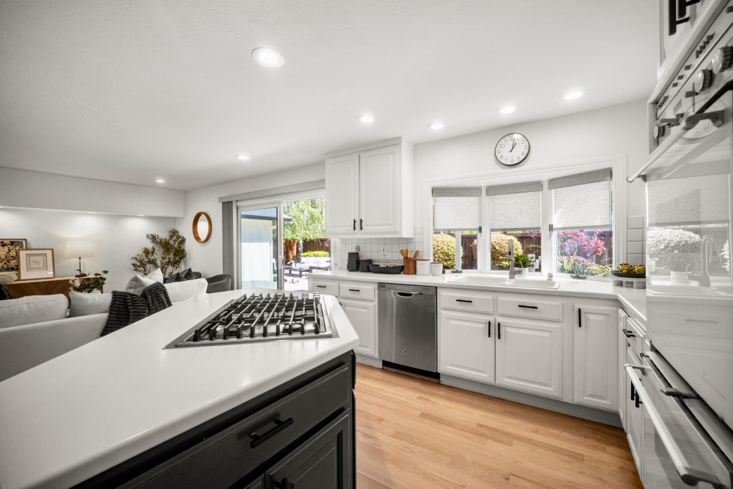 Detail Gallery Image 14 of 40 For 861 Haddock St, Foster City,  CA 94404 - 5 Beds | 2/1 Baths