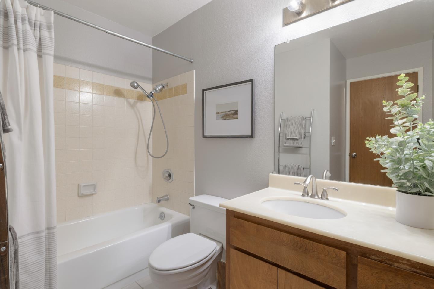 Detail Gallery Image 12 of 18 For 1473 Alma Loop, San Jose,  CA 95125 - 2 Beds | 2 Baths