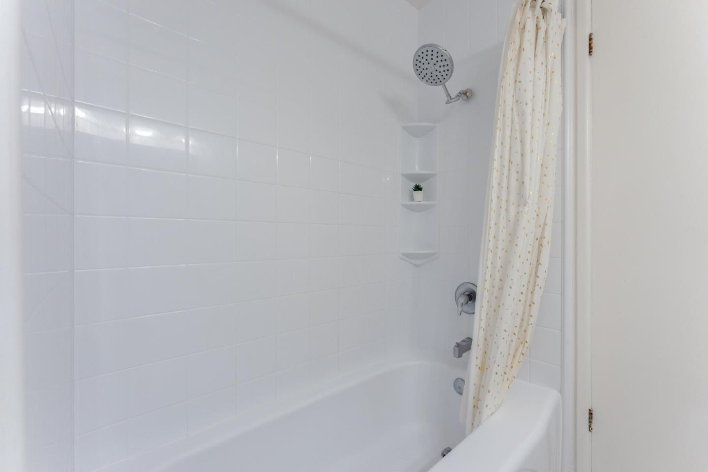 Photo #17: ML82040913 Listing: Photo #17