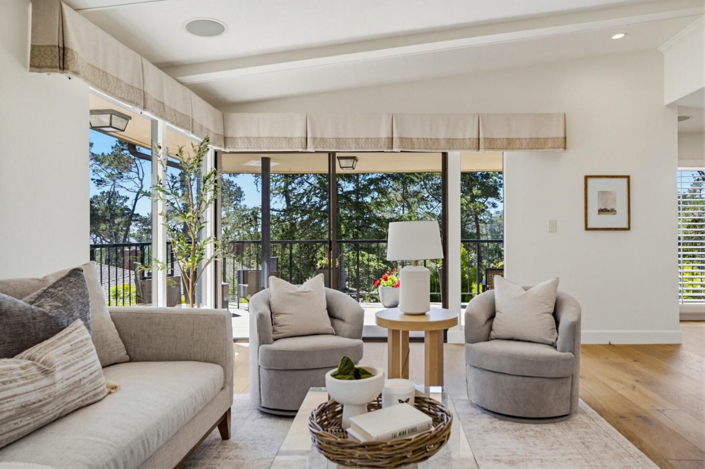 Detail Gallery Image 14 of 57 For 285 Del Mesa Carmel, Carmel,  CA 93923 - 2 Beds | 2 Baths