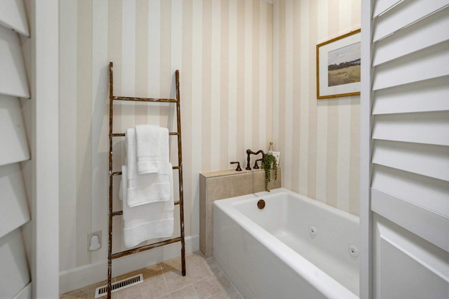 Detail Gallery Image 25 of 57 For 285 Del Mesa Carmel, Carmel,  CA 93923 - 2 Beds | 2 Baths