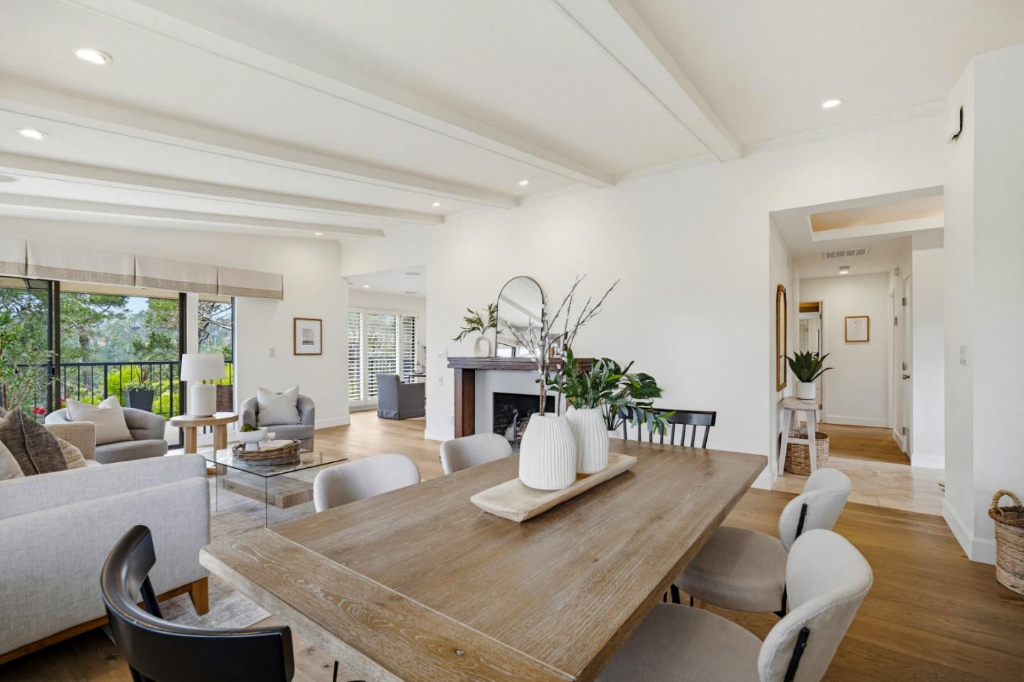 Detail Gallery Image 9 of 57 For 285 Del Mesa Carmel, Carmel,  CA 93923 - 2 Beds | 2 Baths