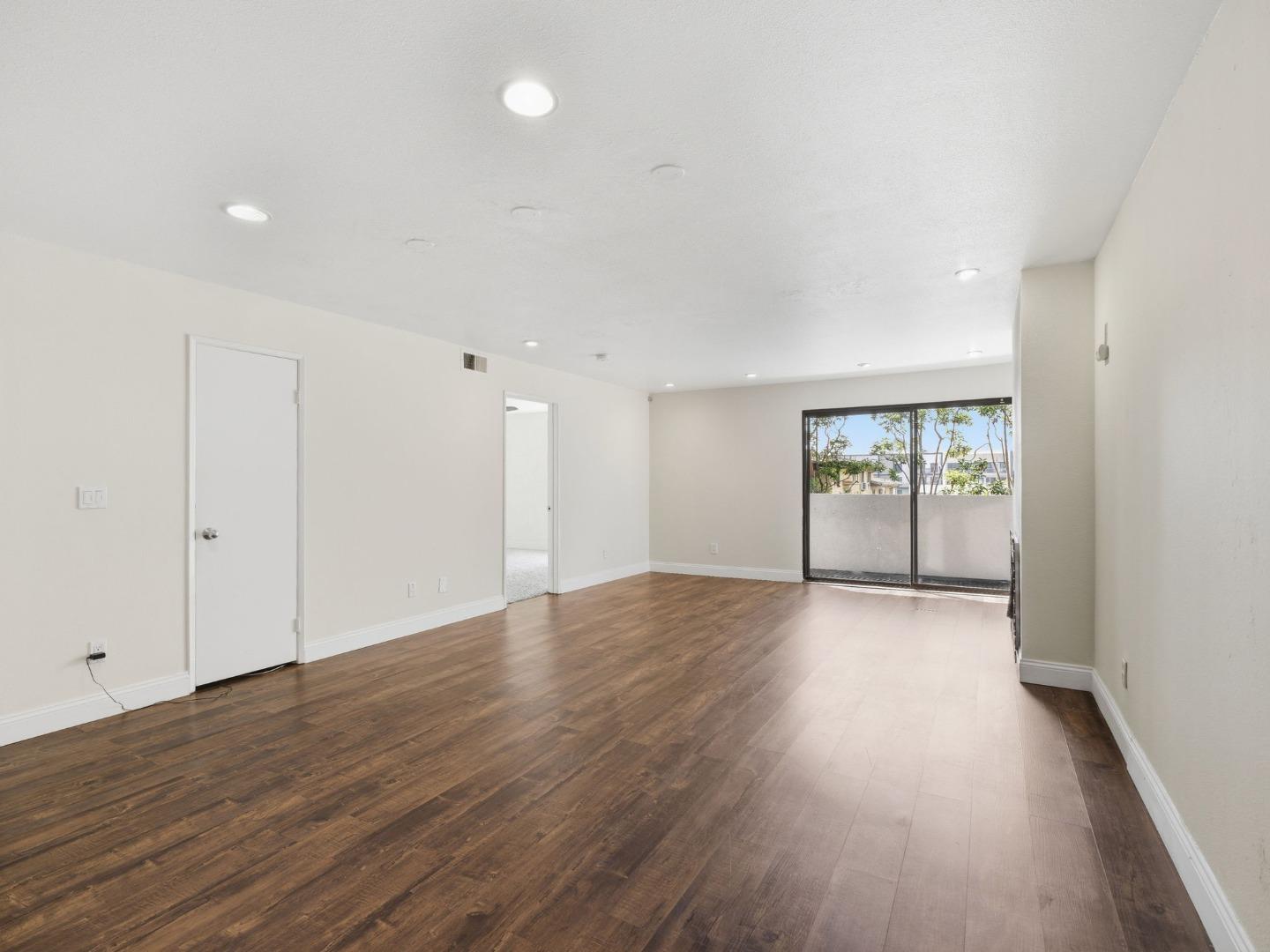 Detail Gallery Image 3 of 20 For 1940 Highland Oaks Dr #28,  Arcadia,  CA 91006 - 2 Beds | 2 Baths