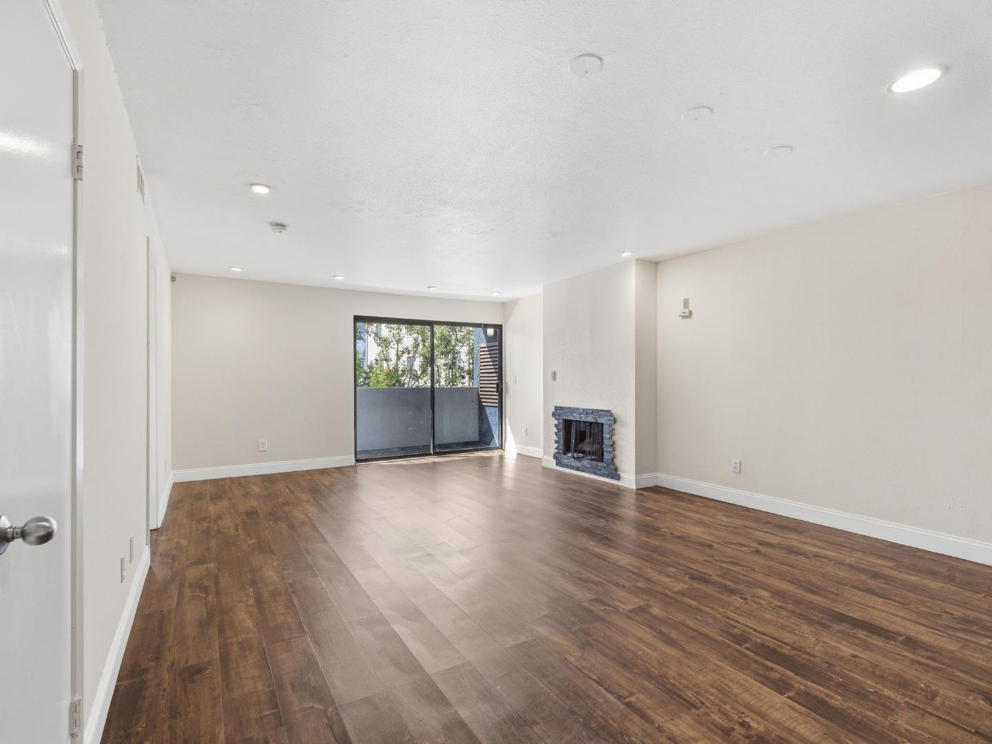 Detail Gallery Image 4 of 20 For 1940 Highland Oaks Dr #28,  Arcadia,  CA 91006 - 2 Beds | 2 Baths