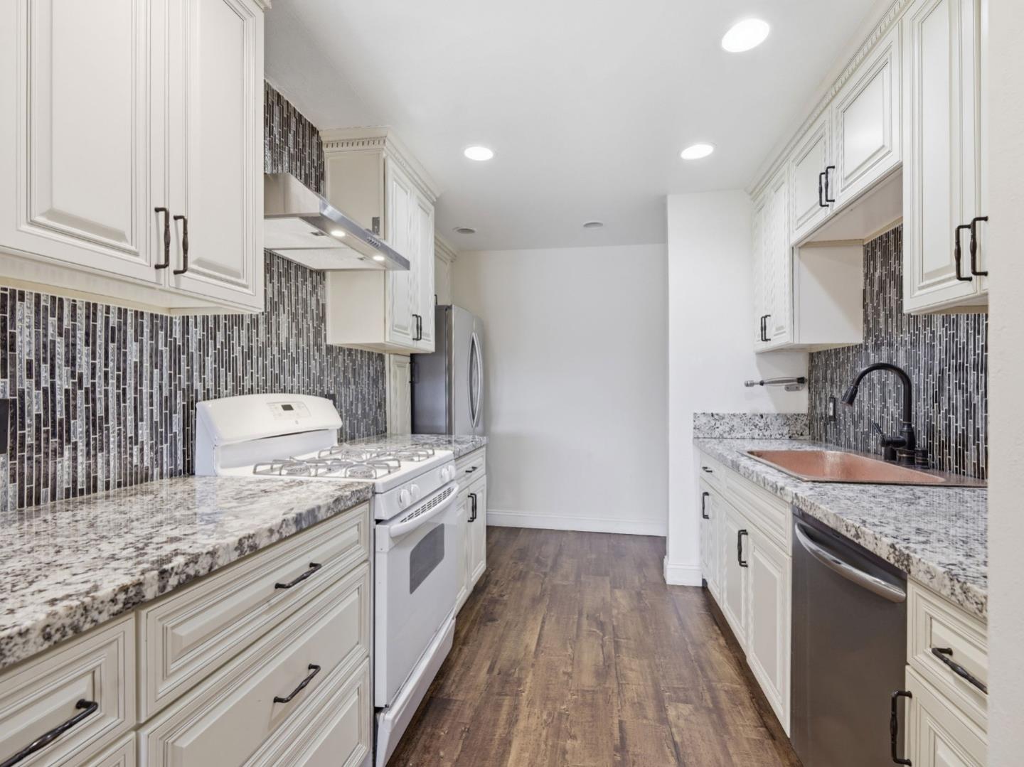 Detail Gallery Image 8 of 20 For 1940 Highland Oaks Dr #28,  Arcadia,  CA 91006 - 2 Beds | 2 Baths