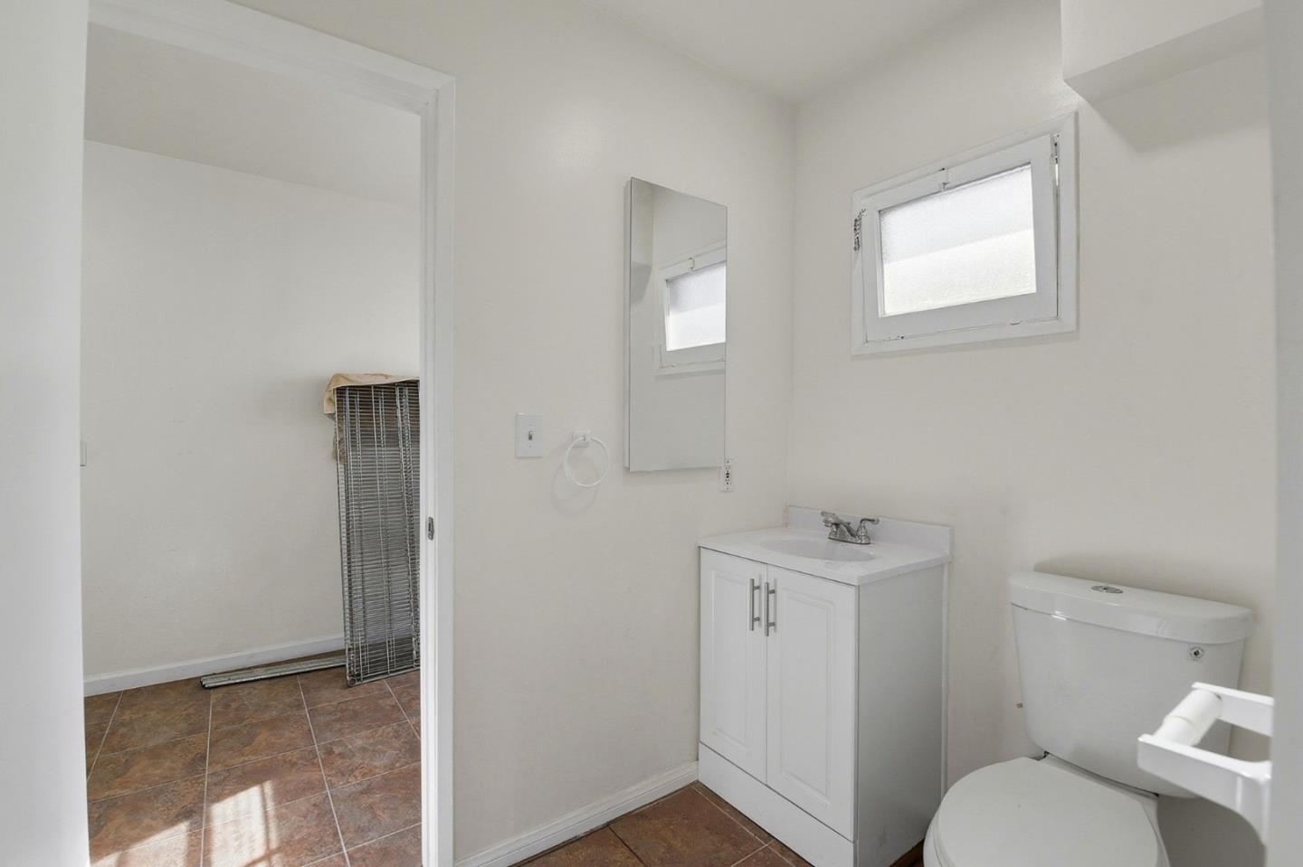 Detail Gallery Image 10 of 16 For 18601 Keswick St #B,  Reseda,  CA 91335 - 2 Beds | 1 Baths