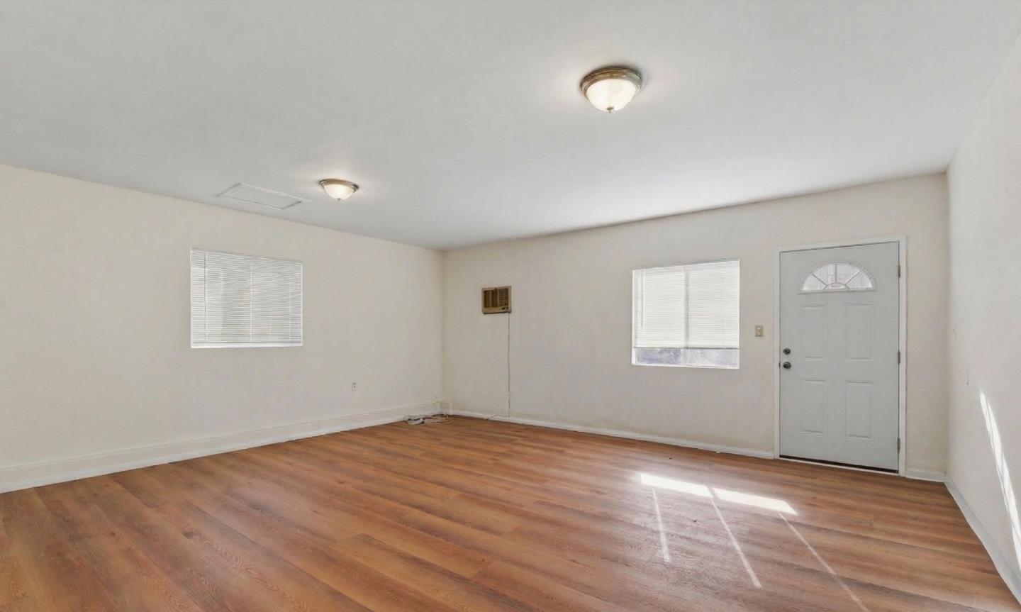 Detail Gallery Image 11 of 16 For 18601 Keswick St #B,  Reseda,  CA 91335 - 2 Beds | 1 Baths