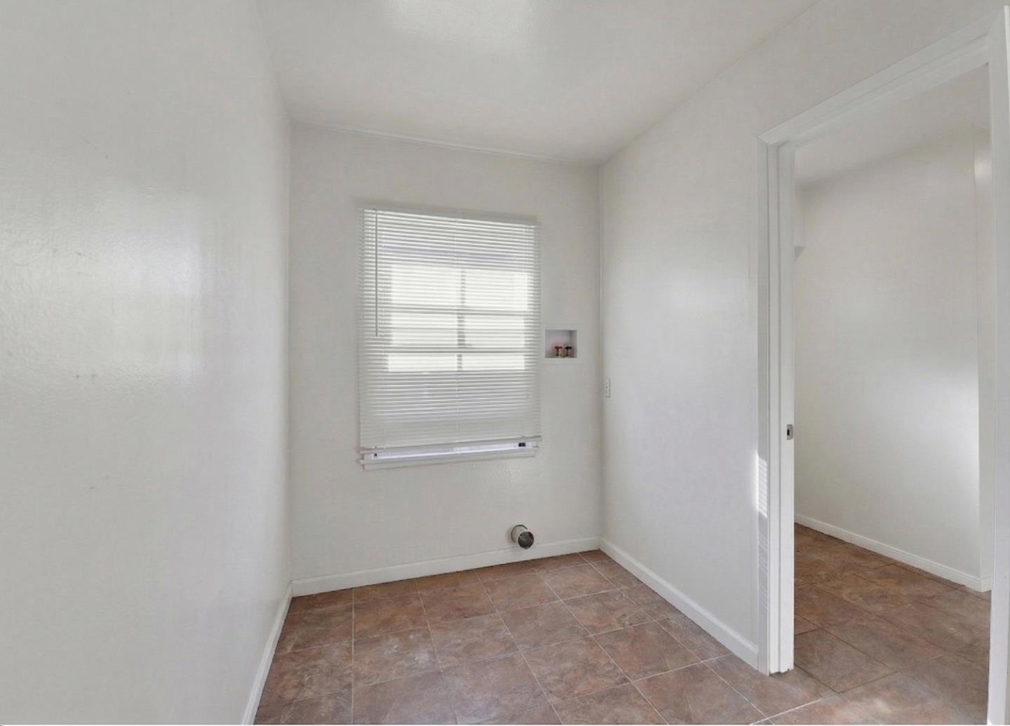 Detail Gallery Image 16 of 16 For 18601 Keswick St #B,  Reseda,  CA 91335 - 2 Beds | 1 Baths