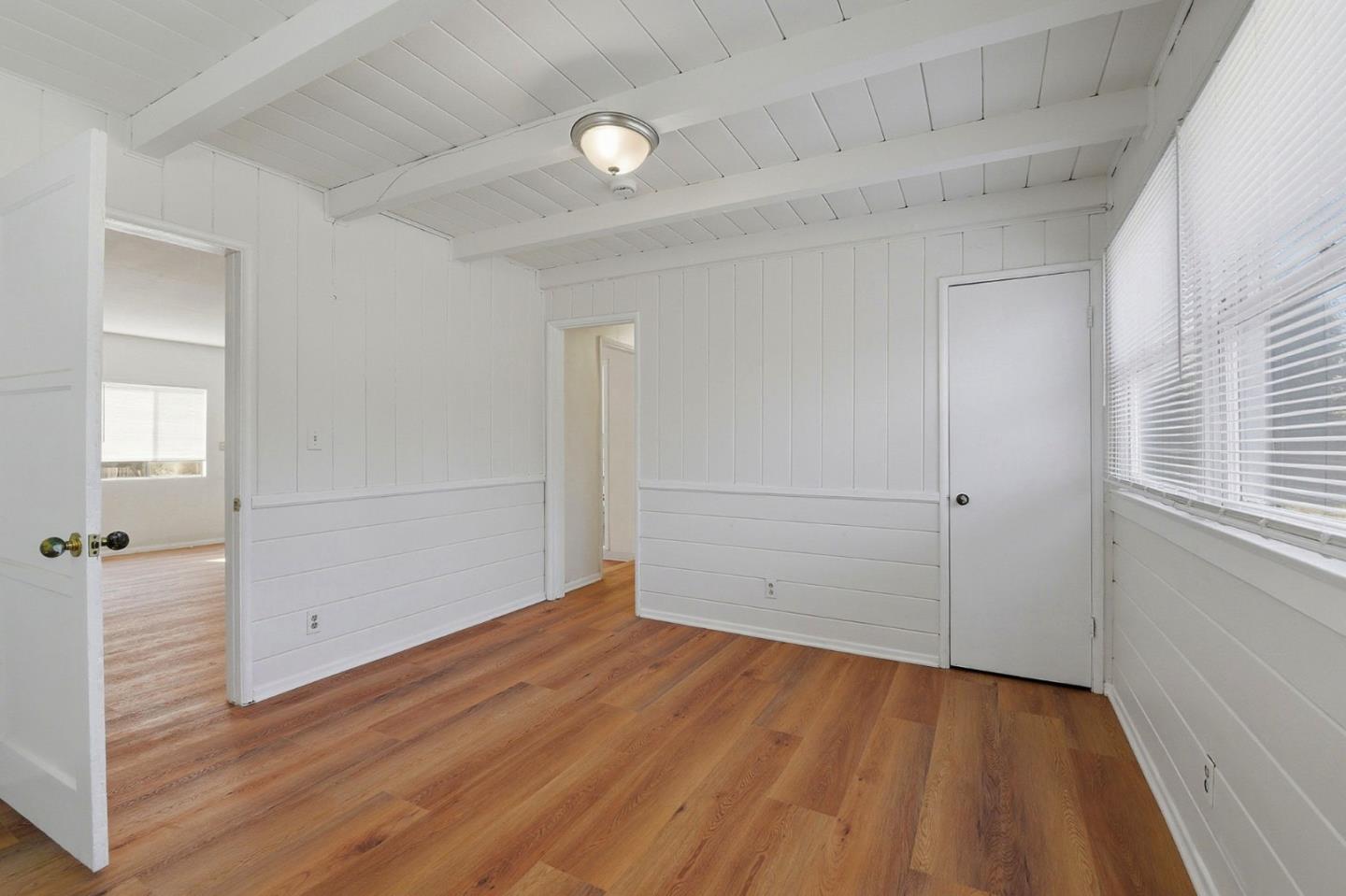 Detail Gallery Image 3 of 16 For 18601 Keswick St #B,  Reseda,  CA 91335 - 2 Beds | 1 Baths