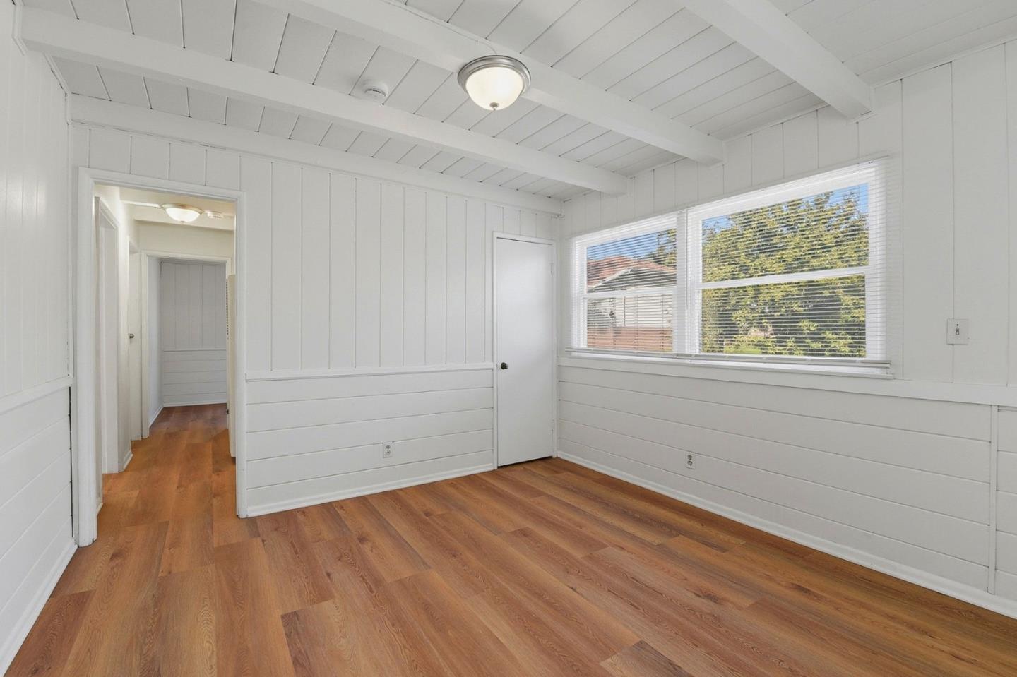 Detail Gallery Image 4 of 16 For 18601 Keswick St #B,  Reseda,  CA 91335 - 2 Beds | 1 Baths