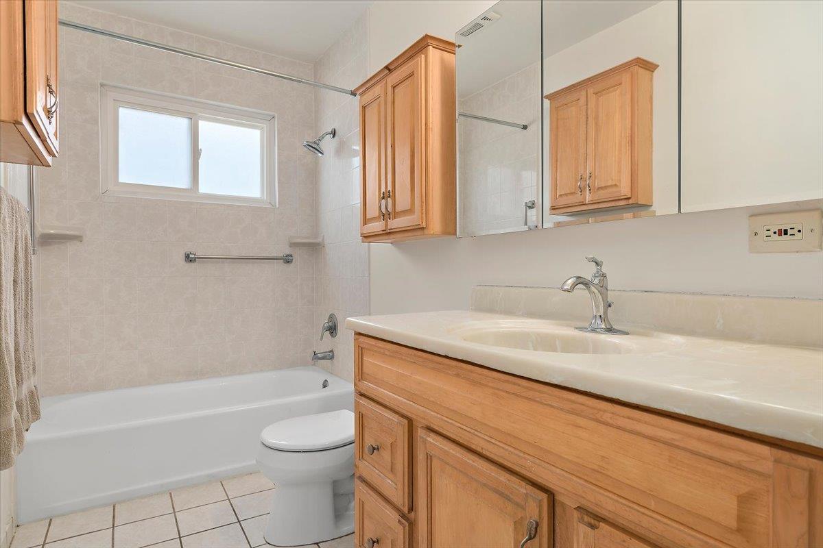 Detail Gallery Image 13 of 25 For 898 Hummingbird Dr, San Jose,  CA 95125 - 6 Beds | 3 Baths