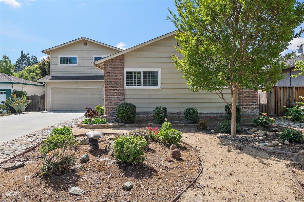 Detail Gallery Image 2 of 25 For 898 Hummingbird Dr, San Jose,  CA 95125 - 6 Beds | 3 Baths