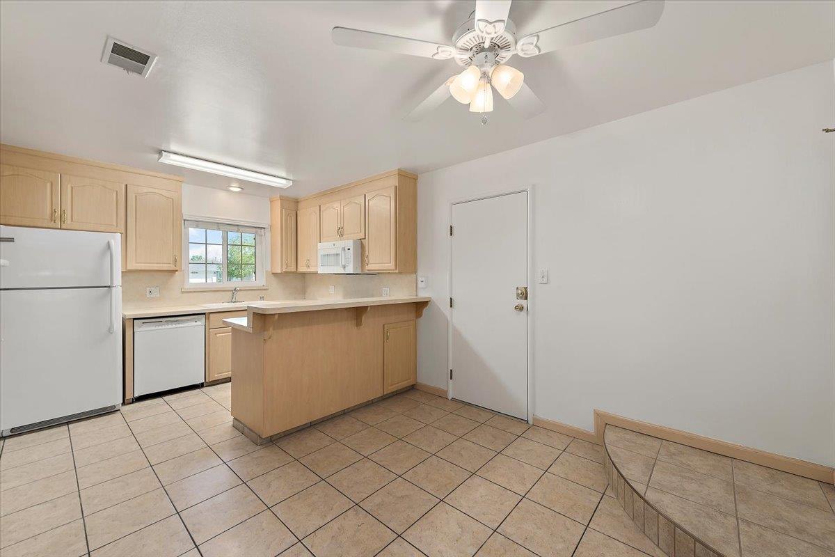 Detail Gallery Image 8 of 25 For 898 Hummingbird Dr, San Jose,  CA 95125 - 6 Beds | 3 Baths