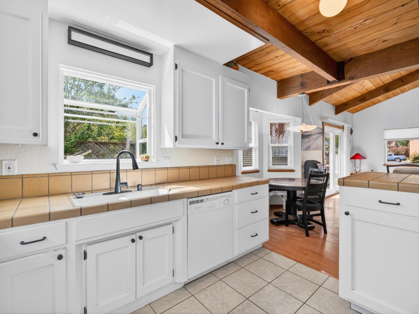 Detail Gallery Image 12 of 71 For 620 Sumner, Santa Cruz,  CA 95062 - 3 Beds | 3/1 Baths