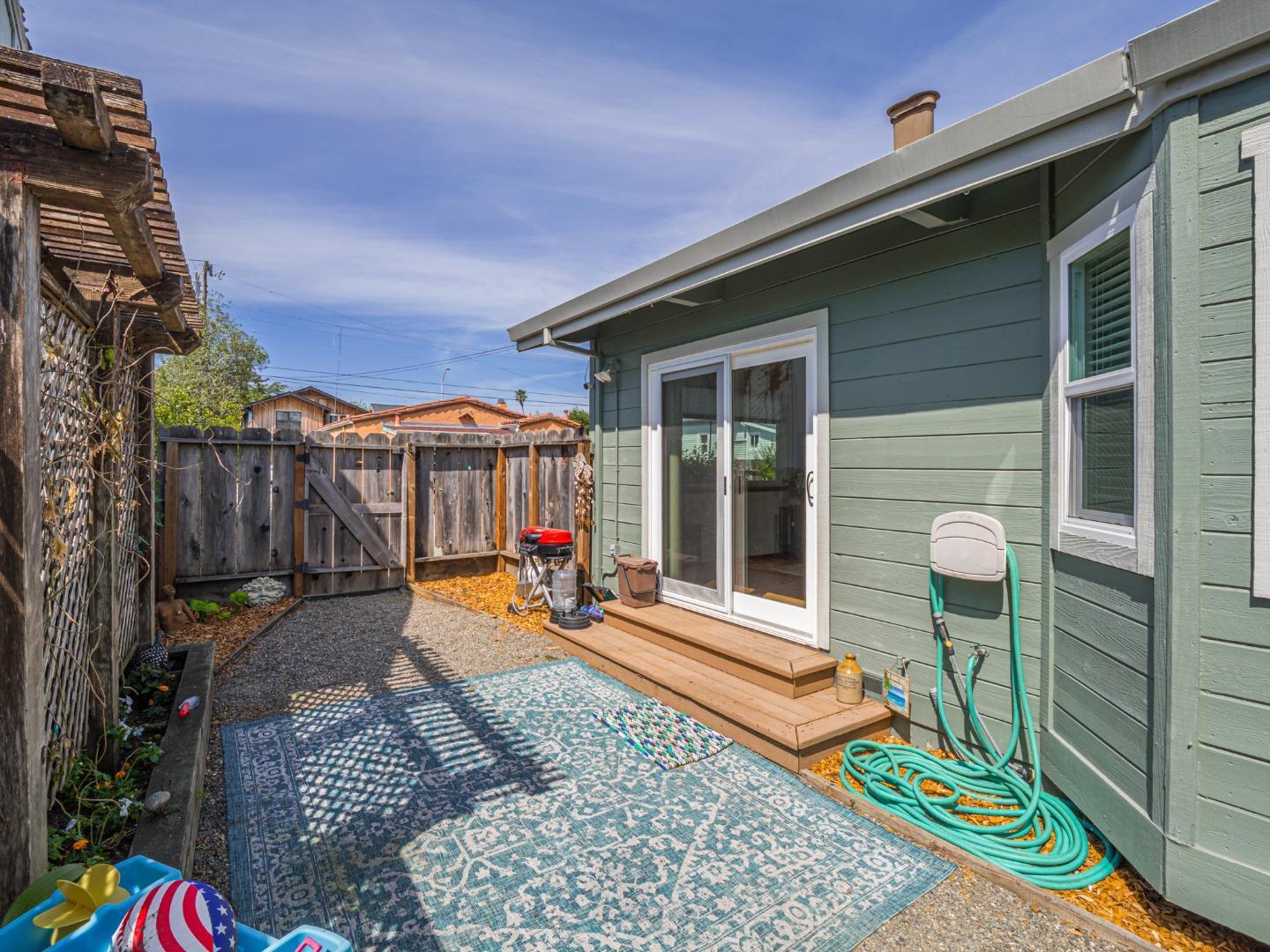 Detail Gallery Image 26 of 71 For 620 Sumner, Santa Cruz,  CA 95062 - 3 Beds | 3/1 Baths