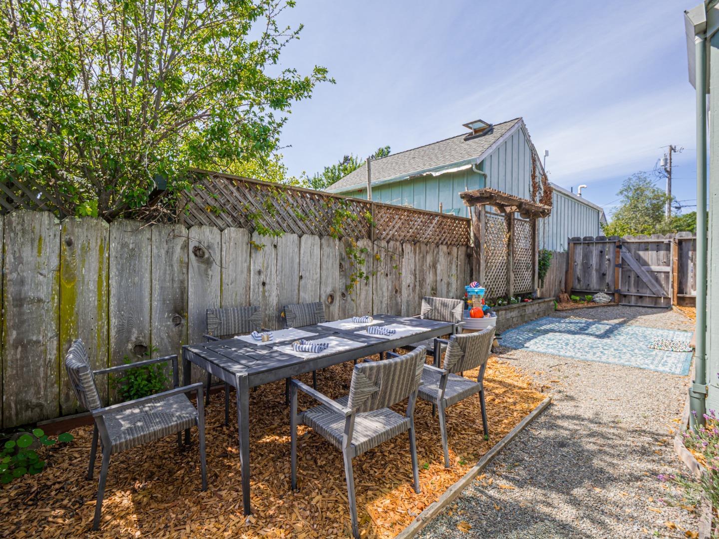 Detail Gallery Image 31 of 71 For 620 Sumner, Santa Cruz,  CA 95062 - 3 Beds | 3/1 Baths