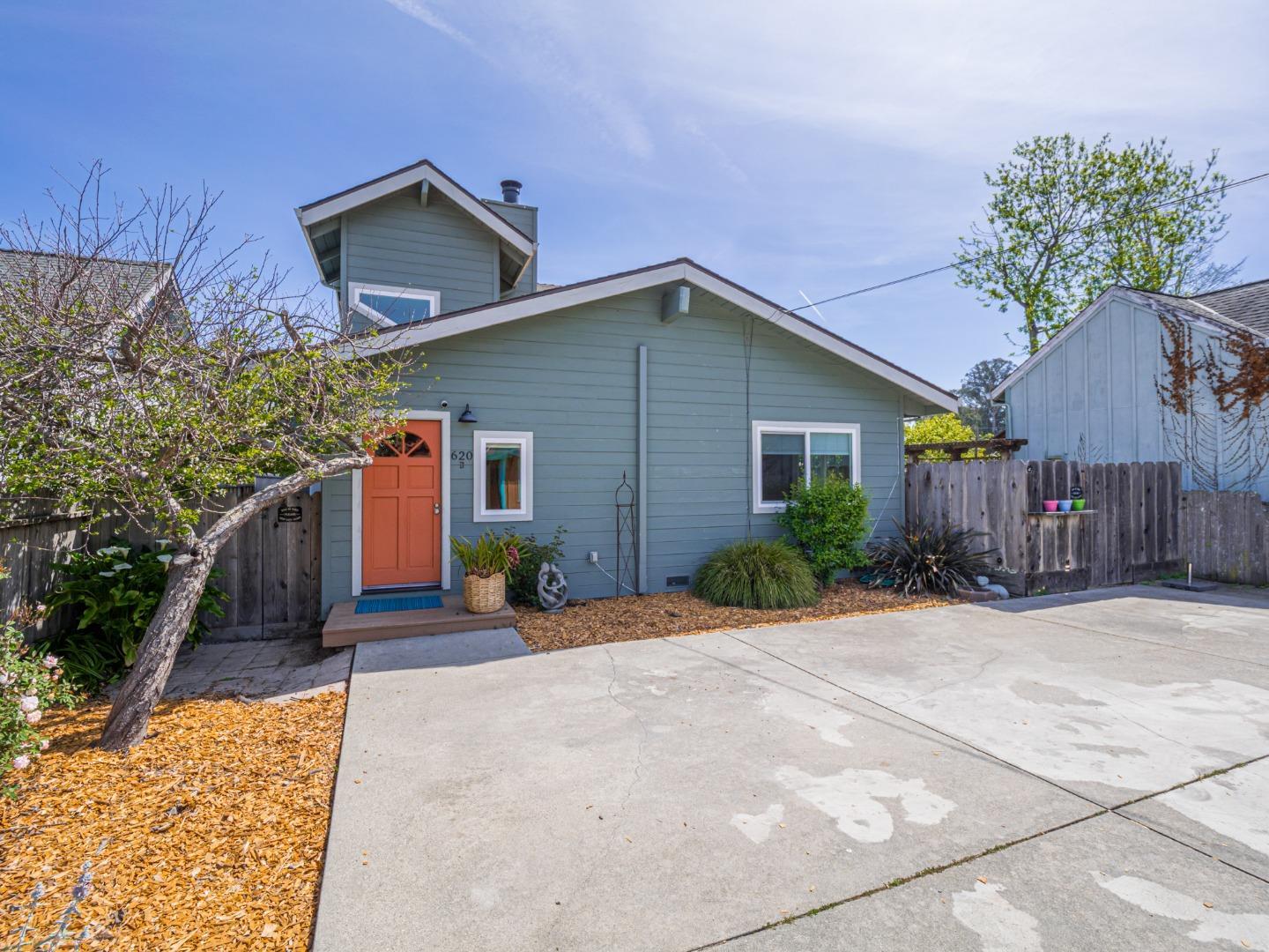 Detail Gallery Image 38 of 71 For 620 Sumner, Santa Cruz,  CA 95062 - 3 Beds | 3/1 Baths