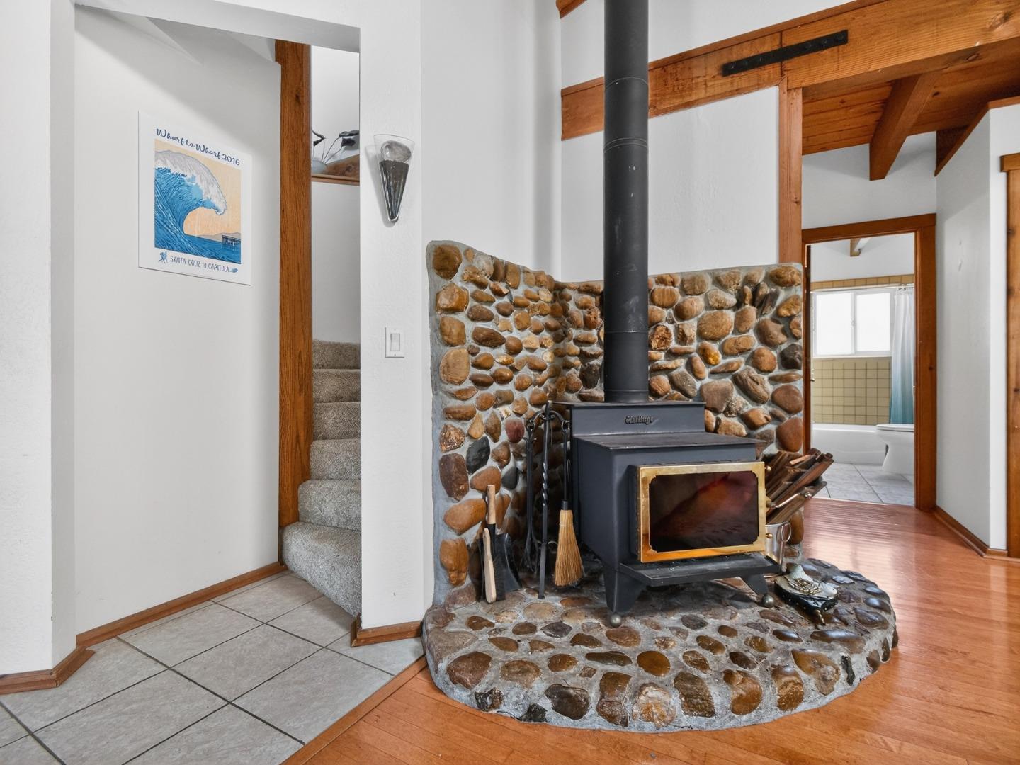 Detail Gallery Image 7 of 71 For 620 Sumner, Santa Cruz,  CA 95062 - 3 Beds | 3/1 Baths