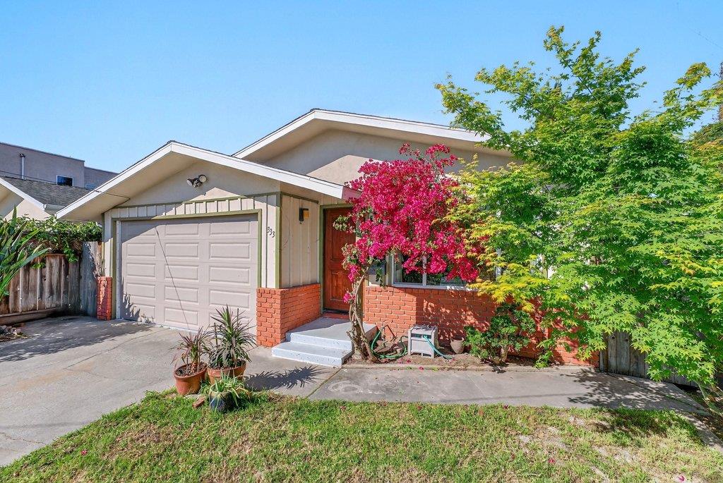 Detail Gallery Image 10 of 51 For 333 John St, Santa Cruz,  CA 95060 - 3 Beds | 2 Baths