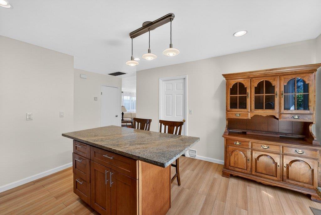 Detail Gallery Image 19 of 51 For 333 John St, Santa Cruz,  CA 95060 - 3 Beds | 2 Baths