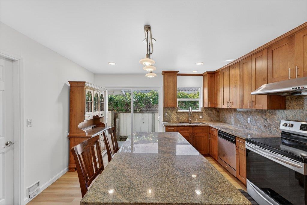 Detail Gallery Image 23 of 51 For 333 John St, Santa Cruz,  CA 95060 - 3 Beds | 2 Baths