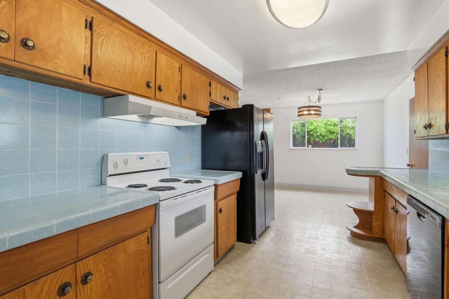 Detail Gallery Image 10 of 39 For 311 Chirco Ave, Santa Cruz,  CA 95065 - 3 Beds | 2/1 Baths