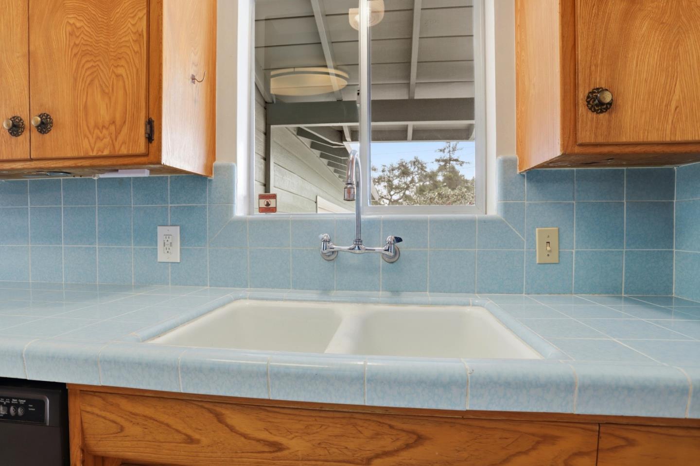 Detail Gallery Image 12 of 39 For 311 Chirco Ave, Santa Cruz,  CA 95065 - 3 Beds | 2/1 Baths