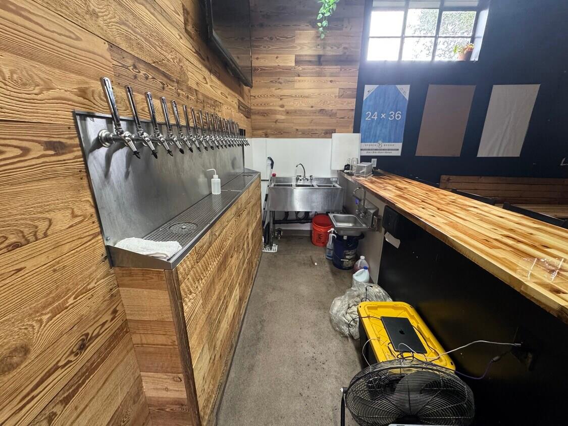 Detail Gallery Image 4 of 22 For 780 Old County Rd, Belmont,  CA 94002 - – Beds | – Baths