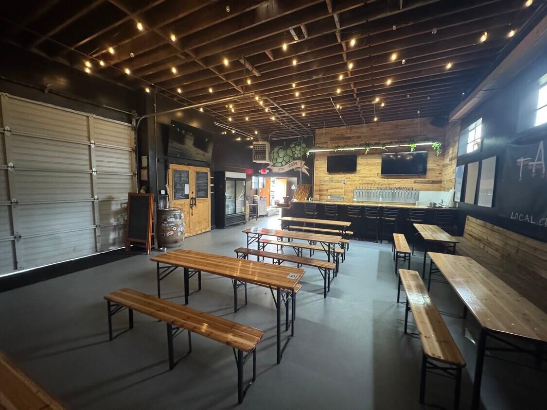 Detail Gallery Image 6 of 22 For 780 Old County Rd, Belmont,  CA 94002 - – Beds | – Baths