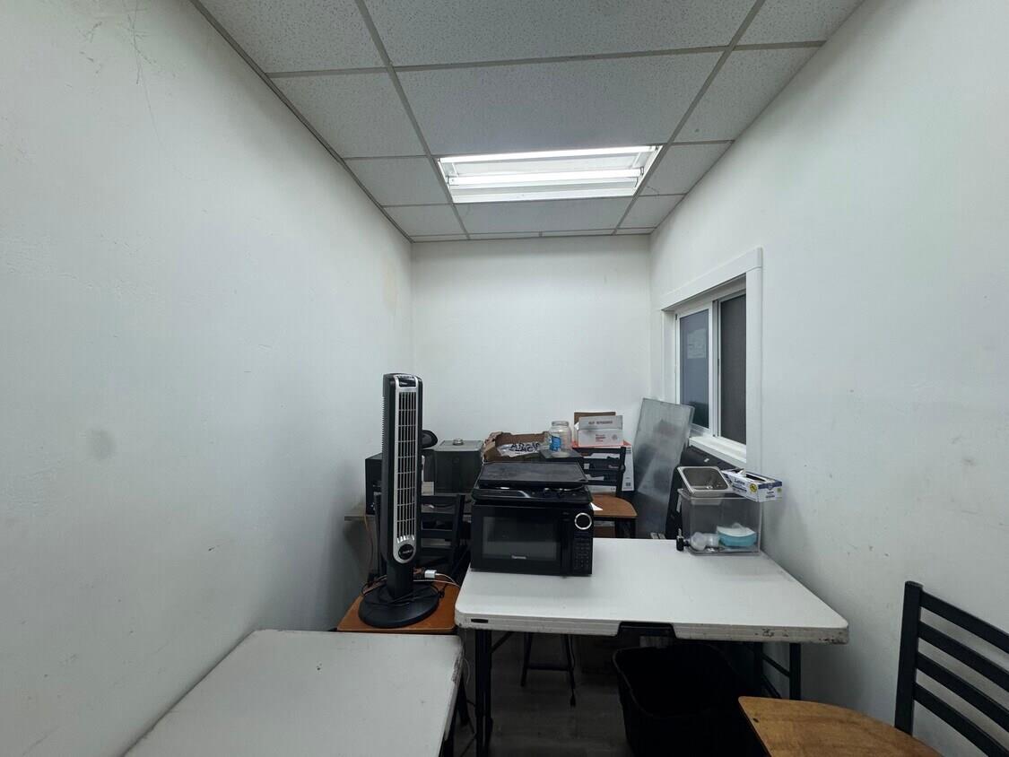 Detail Gallery Image 8 of 22 For 780 Old County Rd, Belmont,  CA 94002 - – Beds | – Baths