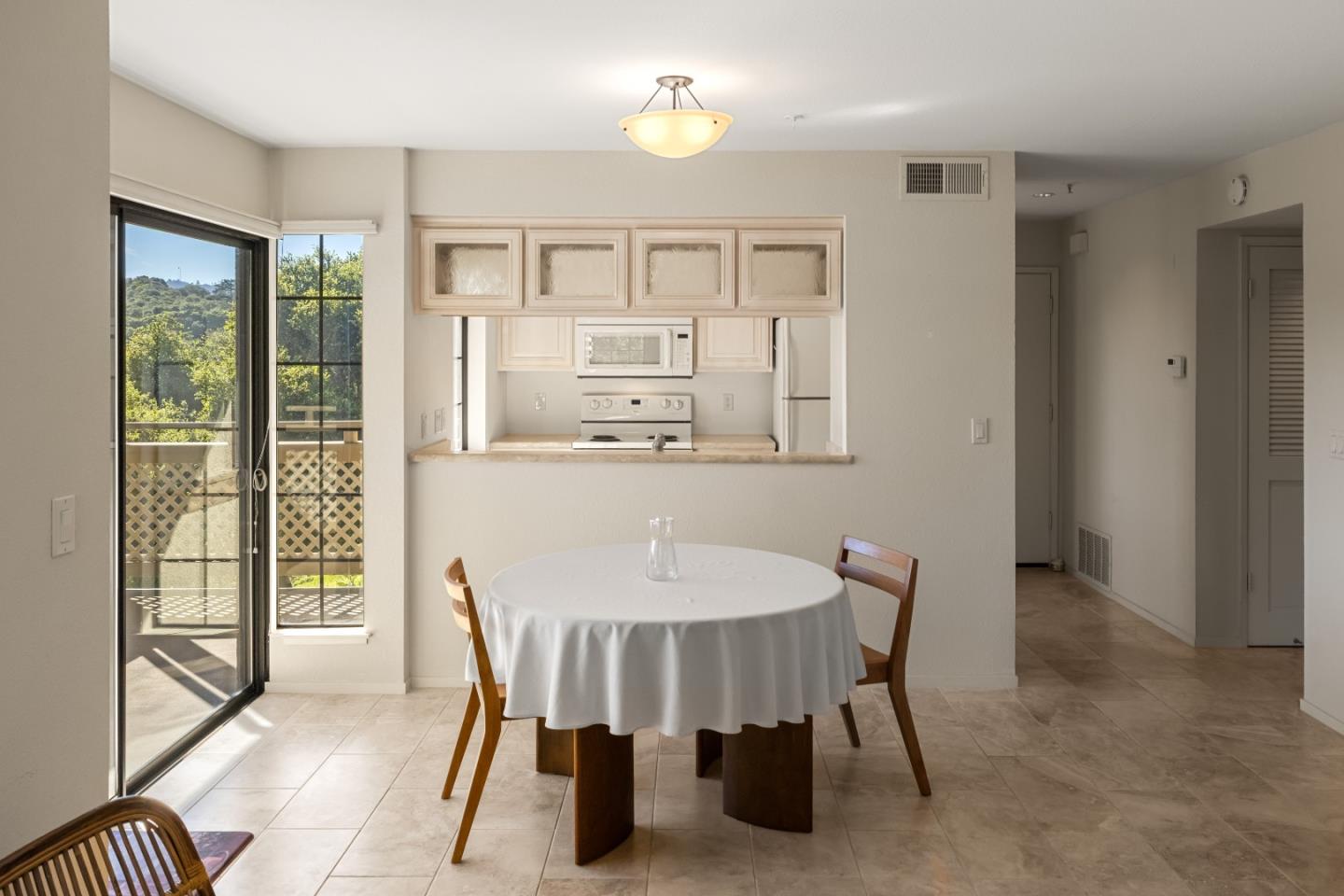 Detail Gallery Image 10 of 35 For 121 Quail Run Ct, Del Rey Oaks,  CA 93940 - 1 Beds | 1 Baths