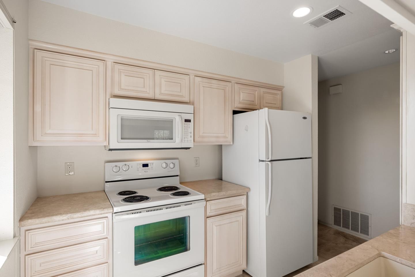 Detail Gallery Image 11 of 35 For 121 Quail Run Ct, Del Rey Oaks,  CA 93940 - 1 Beds | 1 Baths