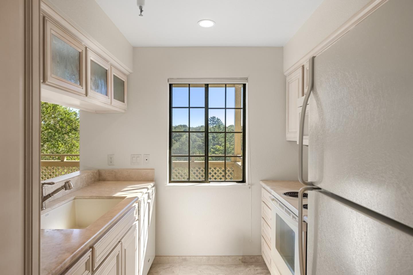 Detail Gallery Image 13 of 35 For 121 Quail Run Ct, Del Rey Oaks,  CA 93940 - 1 Beds | 1 Baths